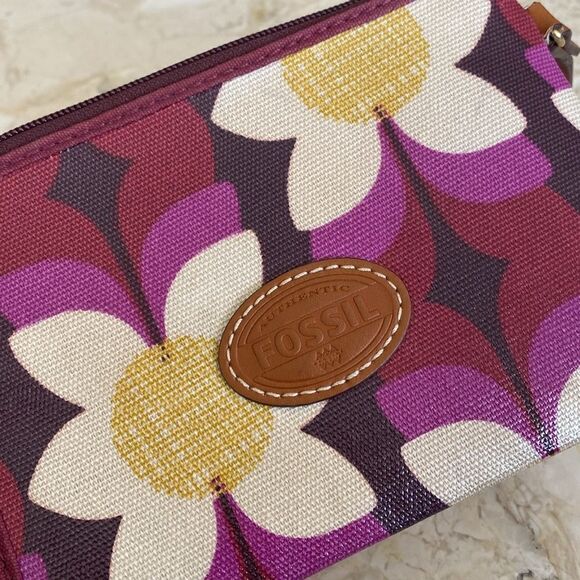 Fossil Coated Canvas & Leather Wristlet Wallet - Picture 5 of 7